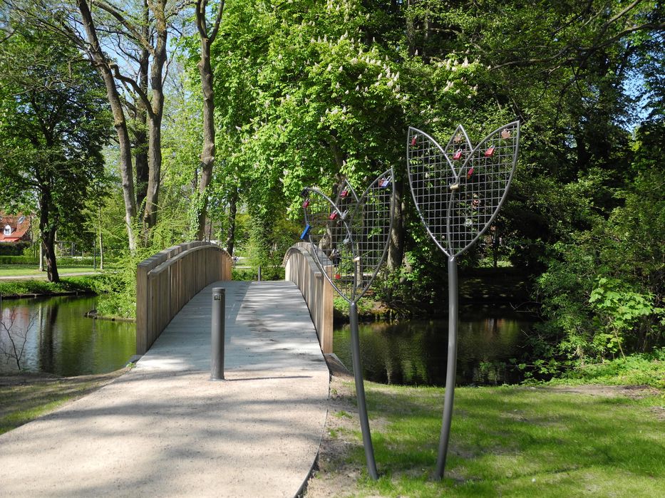 Barrierefreie Brücke im Herrengartenpark